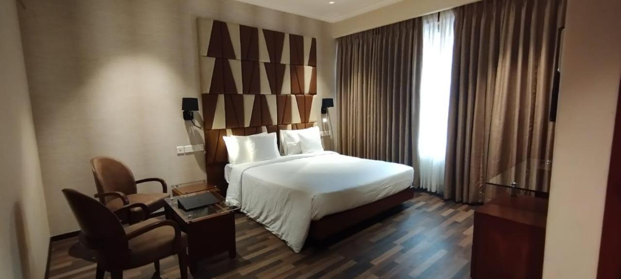 Adiva Residency Beacon, Grant Road, Mumbai Hotel Buitenkant foto