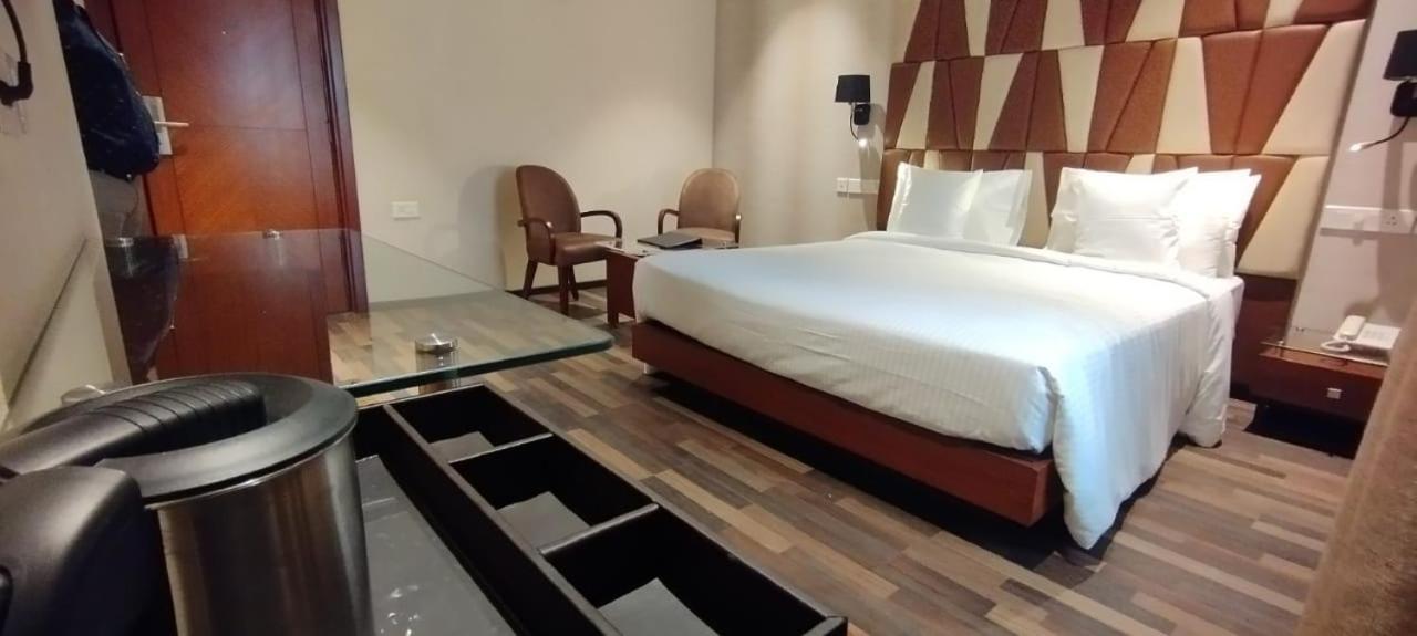 Adiva Residency Beacon, Grant Road, Mumbai Hotel Buitenkant foto
